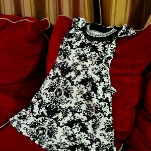 Young Girls Holiday dress. Size 10